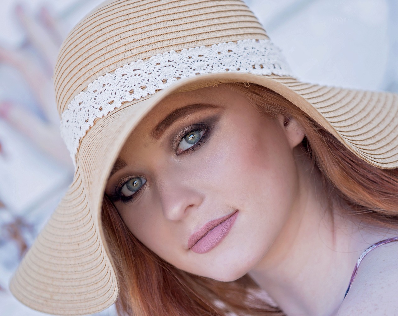 woman, hat, fashion-3136378.jpg